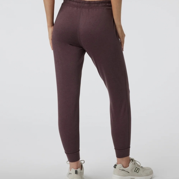 SOLD. NWT Vuori Women's Performance Jogger Elderberry Heather - Picture 2 of 6